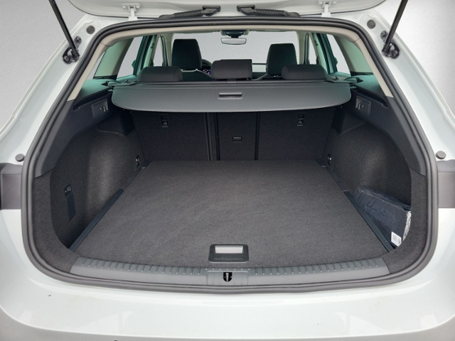 Leon ST 2.0 TDI DSG STYLE AHK+NAVI+KAMERA+ACC+LE