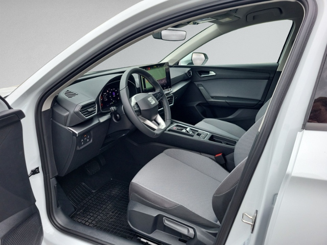 Leon ST 2.0 TDI DSG STYLE AHK+NAVI+KAMERA+ACC+LE