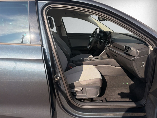 Leon ST 2.0 TDI DSG STYLE AHK+NAVI+KAMERA+ACC+LE