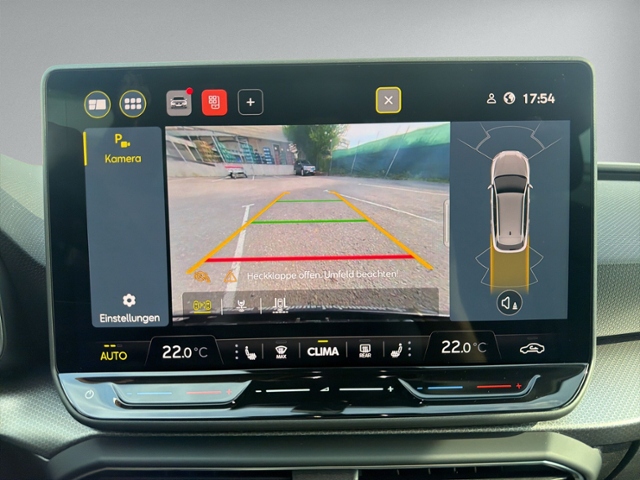 Leon ST 2.0 TDI DSG STYLE AHK+NAVI+KAMERA+ACC+LE