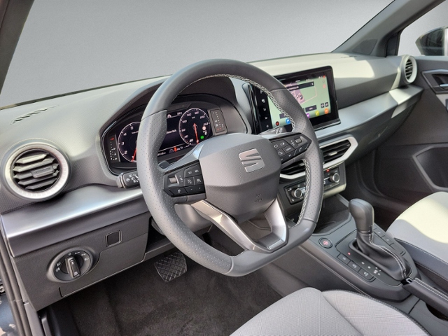 Arona 1.5 TSI FR DSG AHK+RFK+NAVI+ACC+LED+KEYLES