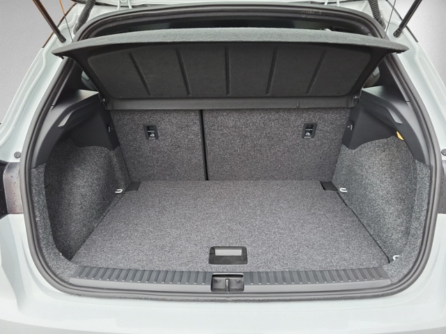 Arona 1.0 TSI DSG STYLE AHK+NAVI+KAMERA+ACC+SIHZ