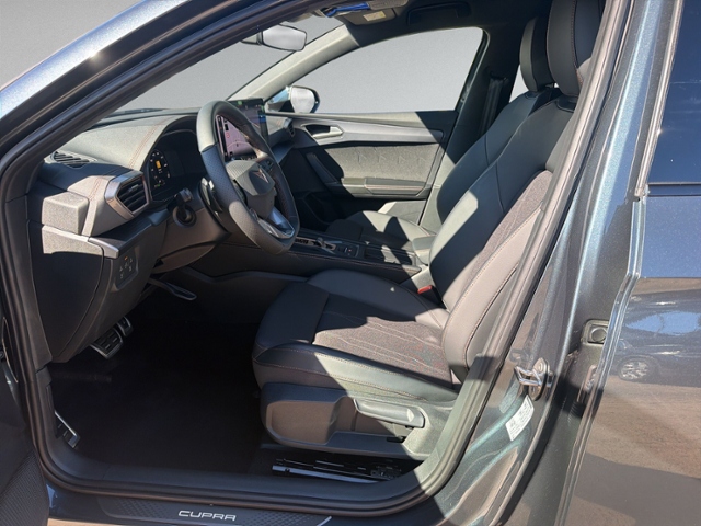 Leon ST 1.5 eTSI DSG AHK+NAVI+RFK+ACC+eHECK+LED+
