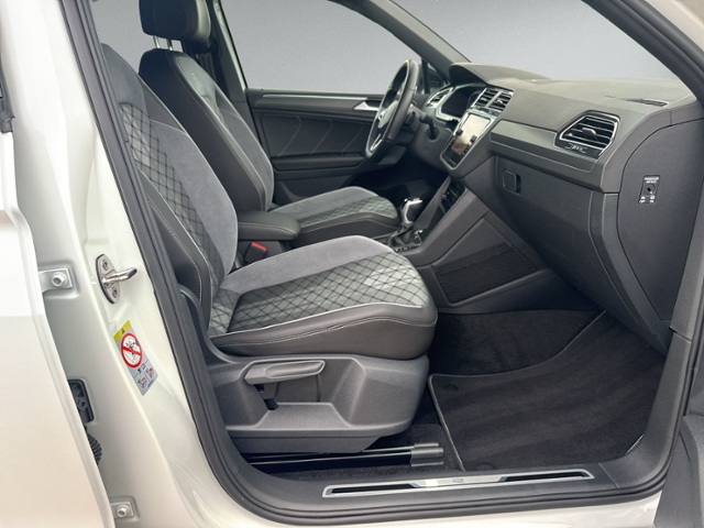 Tiguan 1.5 TSI DSG R-LINE HEAD-UP+RFK+NAVI+KEYLE