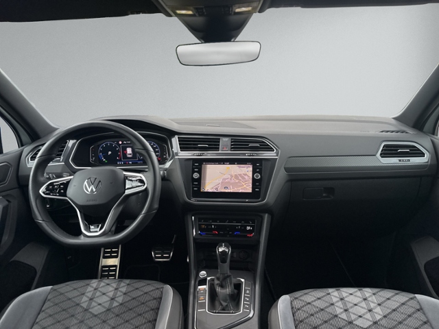 Tiguan 1.5 TSI DSG R-LINE HEAD-UP+RFK+NAVI+KEYLE