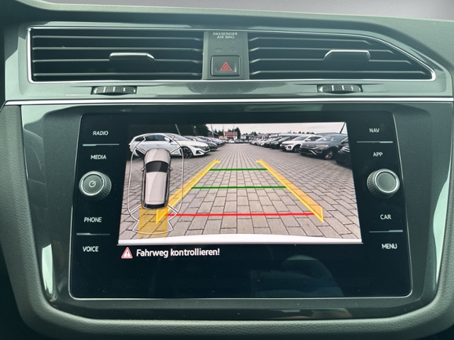 Tiguan 1.5 TSI DSG R-LINE HEAD-UP+RFK+NAVI+KEYLE
