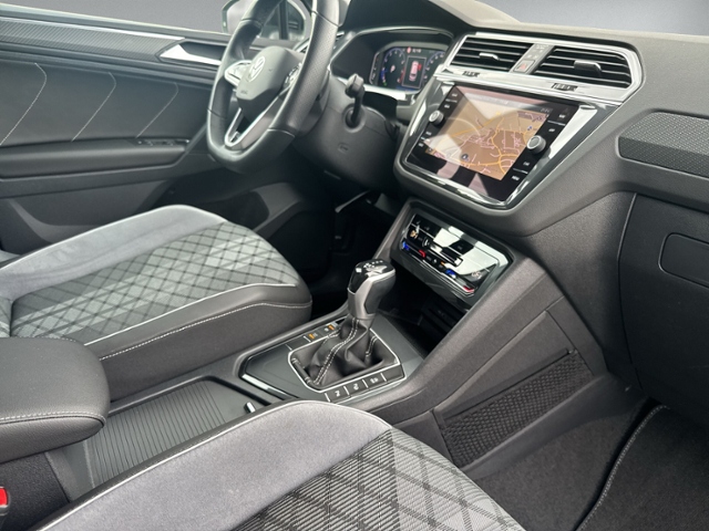 Tiguan 1.5 TSI DSG R-LINE HEAD-UP+RFK+NAVI+KEYLE
