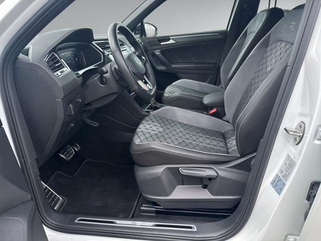 Tiguan 1.5 TSI DSG R-LINE HEAD-UP+RFK+NAVI+KEYLE