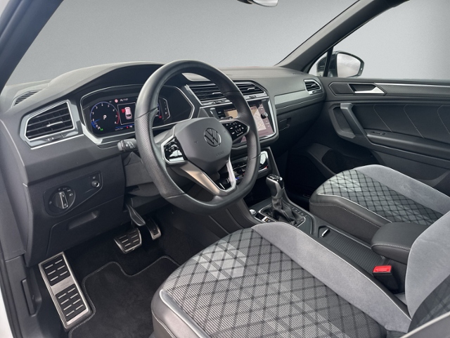 Tiguan 1.5 TSI DSG R-LINE HEAD-UP+RFK+NAVI+KEYLE