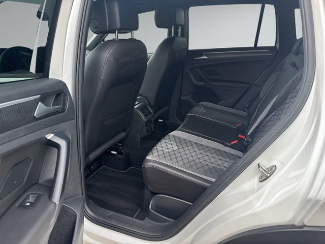 Tiguan 1.5 TSI DSG R-LINE HEAD-UP+RFK+NAVI+KEYLE