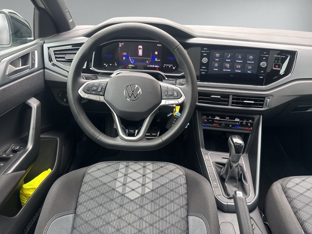 Polo 1.0 TSI DSG R-LINE PANO+IQ.LIGHT+RFK+ACC+SH