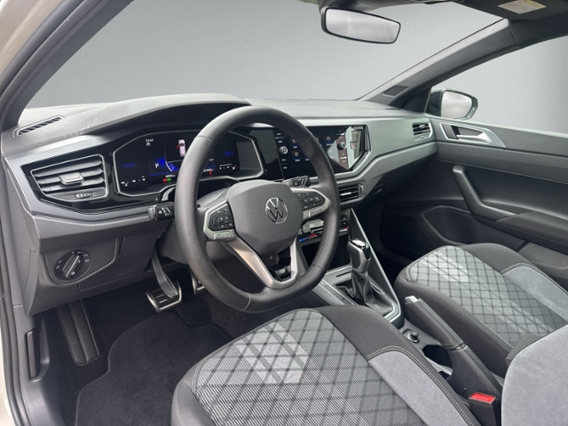 Polo 1.0 TSI DSG R-LINE PANO+IQ.LIGHT+RFK+ACC+SH