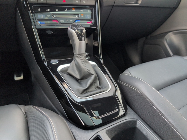 T-Roc R-LINE 2.0 TDI DSG PANORAMA+AHK+LEDER+RFK+