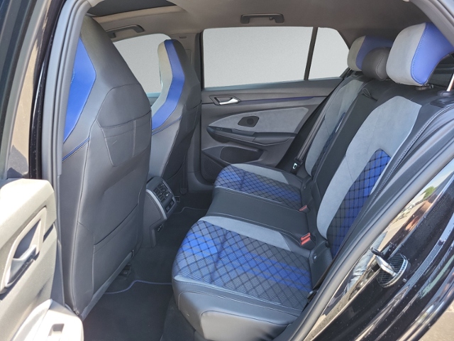 Golf VIII 2.0 TSI R PANORAMA+IQ.LIGHT+DCC+HEAD-U