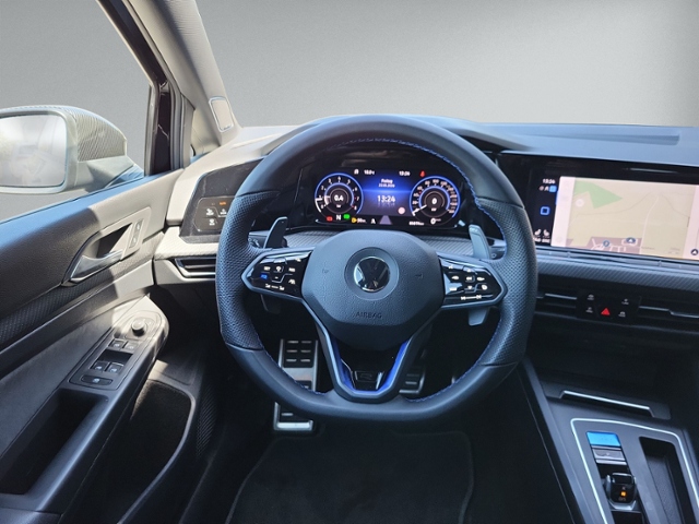 Golf VIII 2.0 TSI R PANORAMA+IQ.LIGHT+DCC+HEAD-U