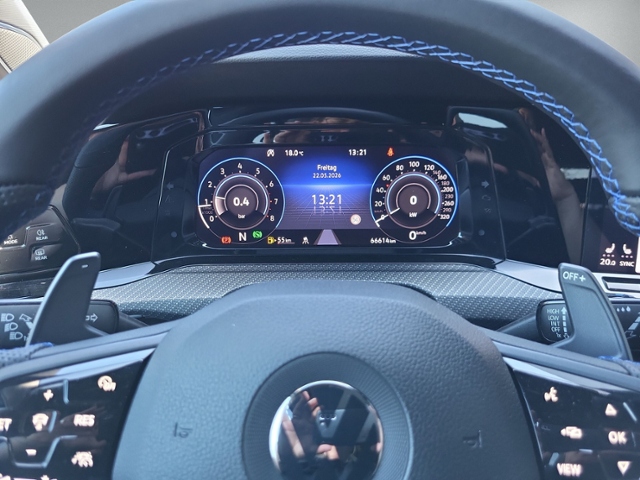 Golf VIII 2.0 TSI R PANORAMA+IQ.LIGHT+DCC+HEAD-U