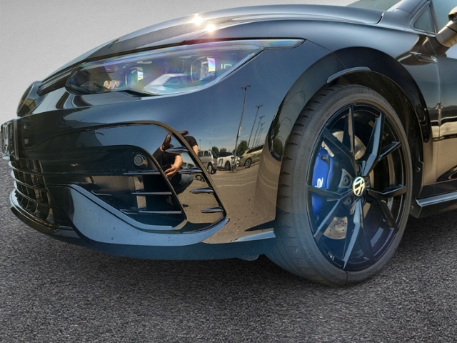 Golf VIII 2.0 TSI R PANORAMA+IQ.LIGHT+DCC+HEAD-U