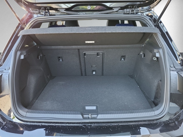 Golf VIII 2.0 TSI R PANORAMA+IQ.LIGHT+DCC+HEAD-U