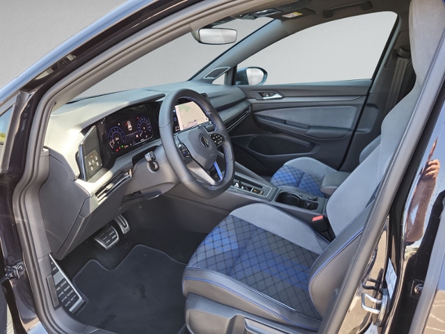 Golf VIII 2.0 TSI R PANORAMA+IQ.LIGHT+DCC+HEAD-U