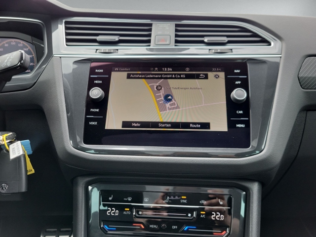 Tiguan 2.0 TDI DSG R-LINE +PANORAMA+AHK+DCC+RFK+