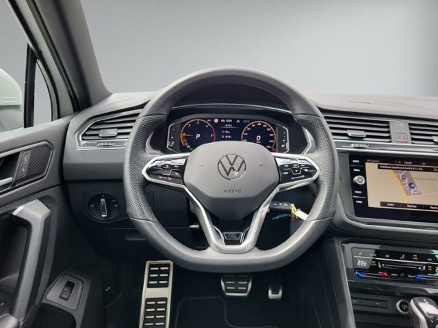Tiguan 2.0 TDI DSG R-LINE +PANORAMA+AHK+DCC+RFK+