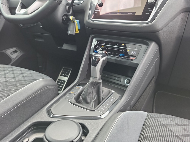 Tiguan 2.0 TDI DSG R-LINE +PANORAMA+AHK+DCC+RFK+