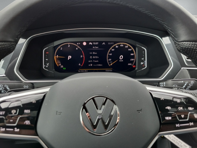 Tiguan 2.0 TDI DSG R-LINE +PANORAMA+AHK+DCC+RFK+