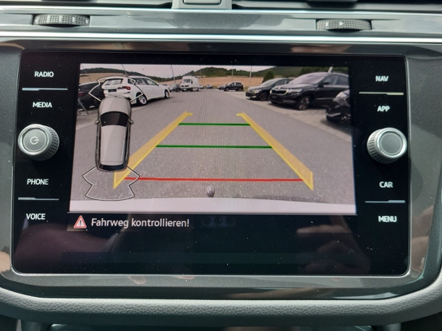 Tiguan 2.0 TDI DSG R-LINE +PANORAMA+AHK+DCC+RFK+