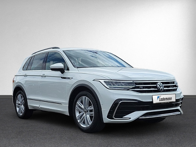 Tiguan 2.0 TDI DSG R-LINE +PANORAMA+AHK+DCC+RFK+