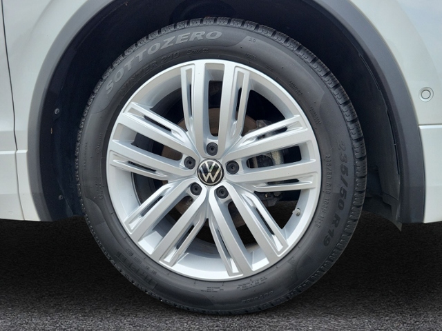 Tiguan 2.0 TDI DSG R-LINE +PANORAMA+AHK+DCC+RFK+