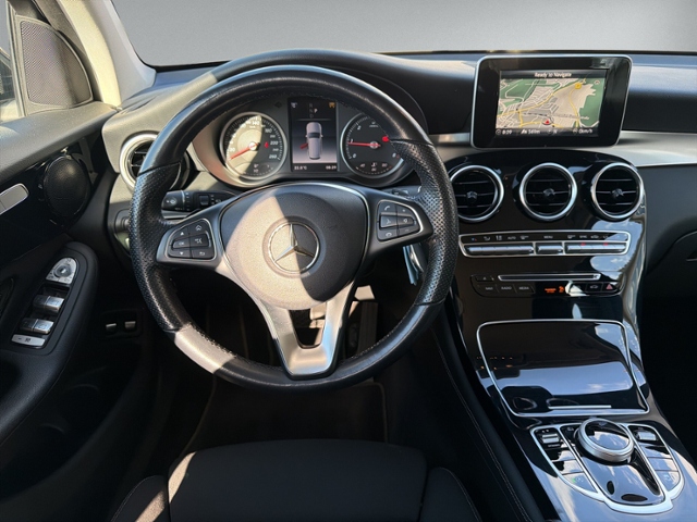 GLC 220 d Exclusive 4Matic LED+KAMERA+AHK+TEMPOM