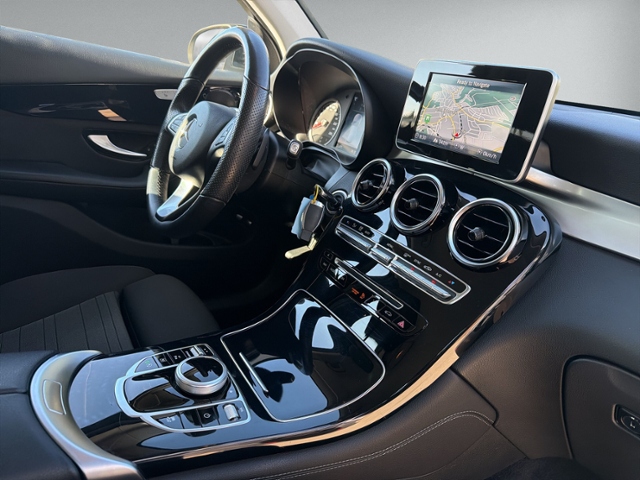 GLC 220 d Exclusive 4Matic LED+KAMERA+AHK+TEMPOM
