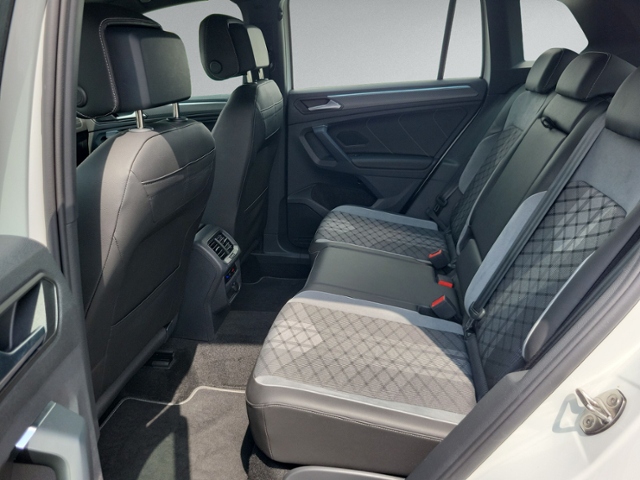 Tiguan 2.0 TDI DSG R-LINE AHK+KAMERA+elHECK+ACC+
