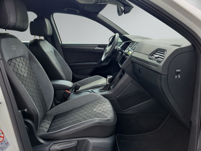 Tiguan 2.0 TDI DSG R-LINE AHK+KAMERA+elHECK+ACC+