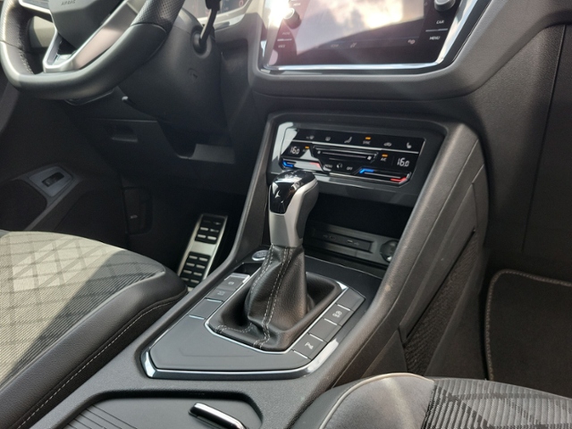 Tiguan 2.0 TDI DSG R-LINE AHK+KAMERA+elHECK+ACC+