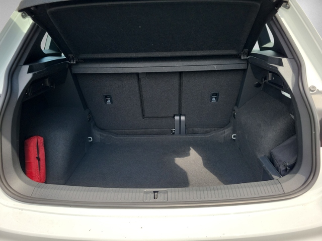 Tiguan 2.0 TDI DSG R-LINE AHK+KAMERA+elHECK+ACC+