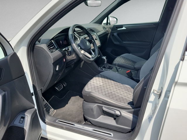 Tiguan 2.0 TDI DSG R-LINE AHK+KAMERA+elHECK+ACC+