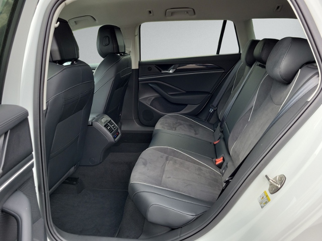 Passat Variant 1.5 eTSI DSG Business AHK+360°+AC
