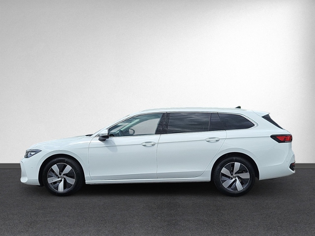 Passat Variant 1.5 eTSI DSG Business AHK+360°+AC