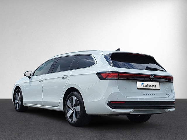 Passat Variant 1.5 eTSI DSG Business AHK+360°+AC