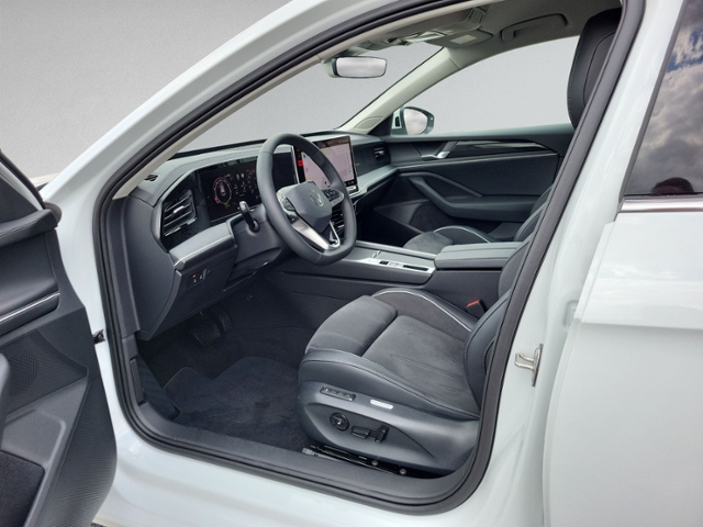 Passat Variant 1.5 eTSI DSG Business AHK+360°+AC
