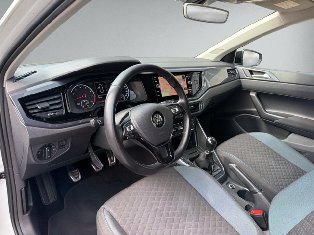 Polo 1.0 IQ.DRIVE NAVI+GRA+EINPARKHILFE+ACC+SITH
