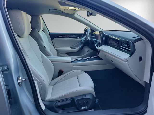 Passat Variant 1.5 eTSI DSG Elegance AHK+RFK+NAV
