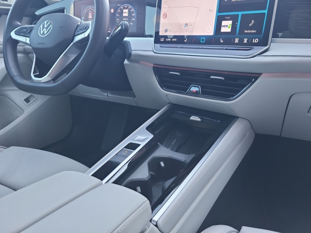 Passat Variant 1.5 eTSI DSG Elegance AHK+RFK+NAV