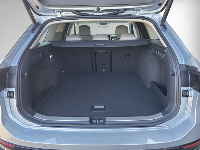 Passat Variant 1.5 eTSI DSG Elegance AHK+RFK+NAV