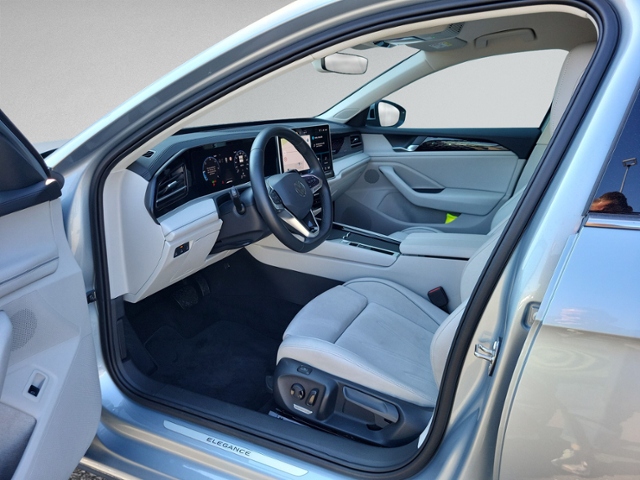 Passat Variant 1.5 eTSI DSG Elegance AHK+RFK+NAV