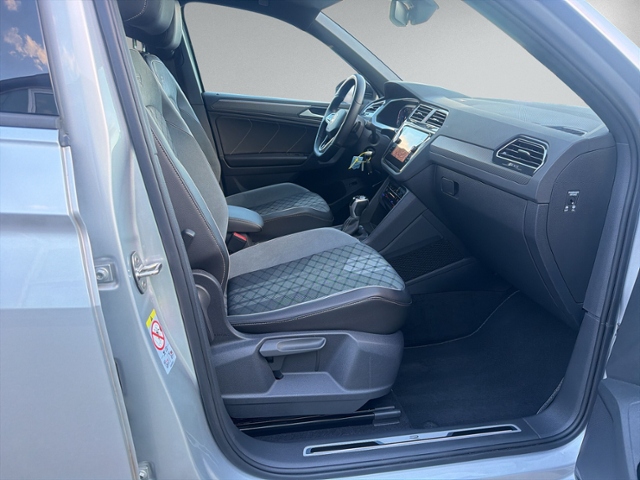 Tiguan 2.0 TDI DSG R-LINE 4MOTION AHK+IQ.LIGHT+N