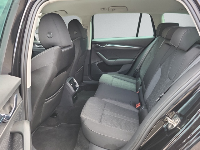 Octavia Combi 2.0 TDI DSG STYLE AHK+NAVI+HEAD-UP