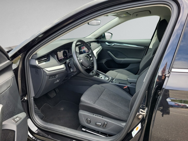 Octavia Combi 2.0 TDI DSG STYLE AHK+NAVI+HEAD-UP