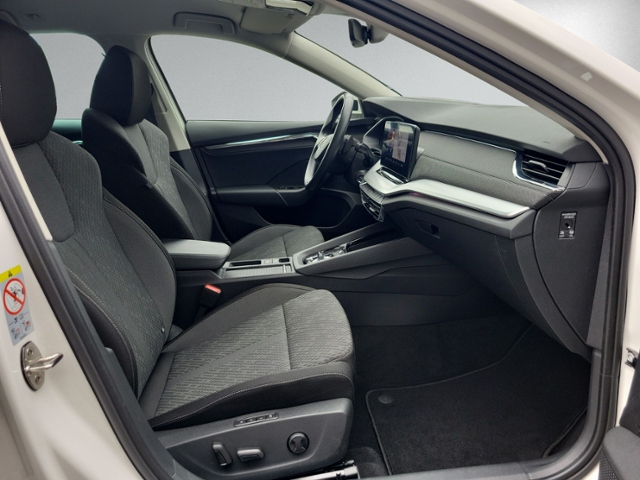 Octavia Combi 2.0 TDI DSG STYLE AHK+NAVI+ACC+LED